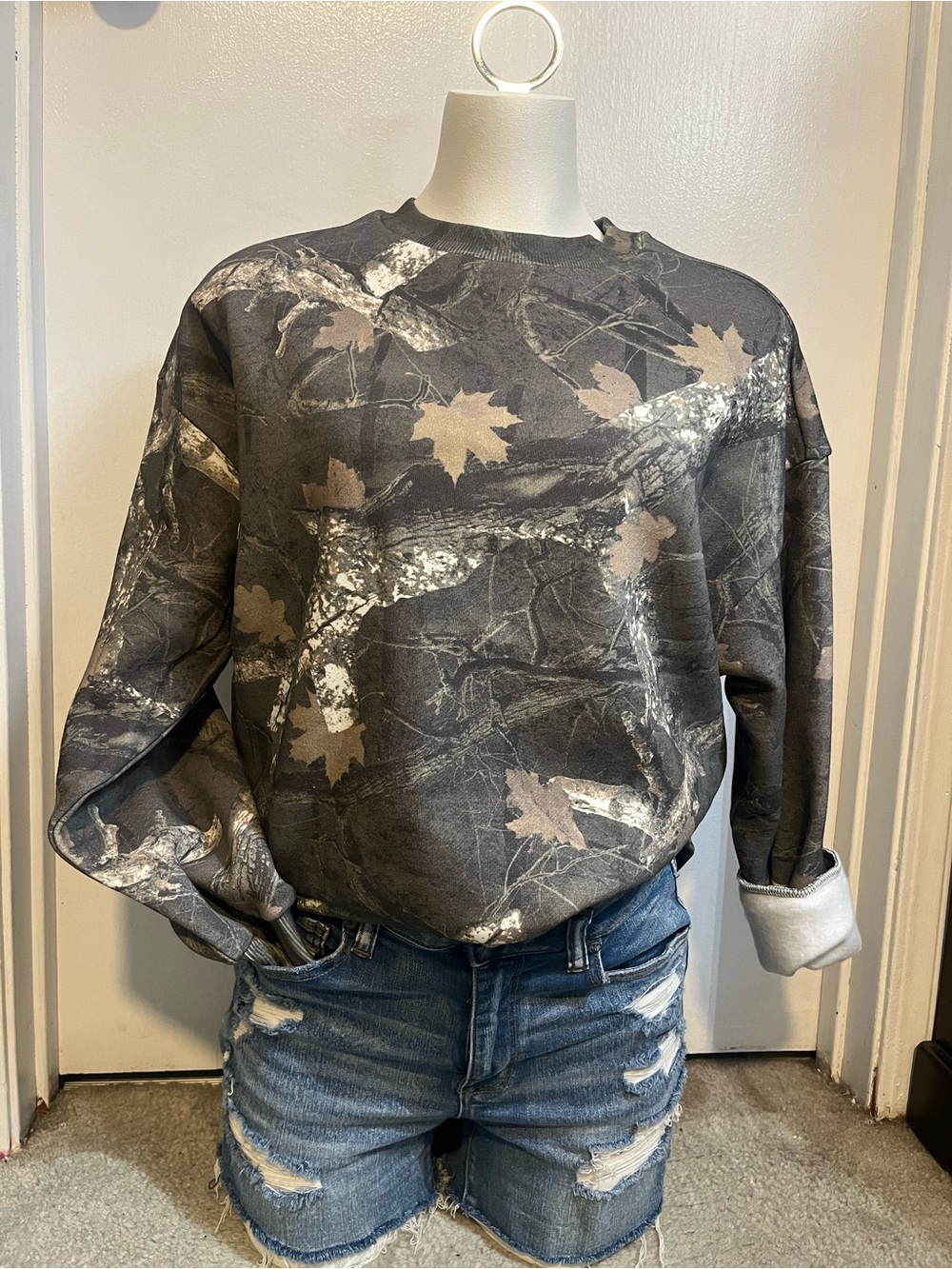 Gray Realtree Camo Leaf Print Crewneck Sweatshirt